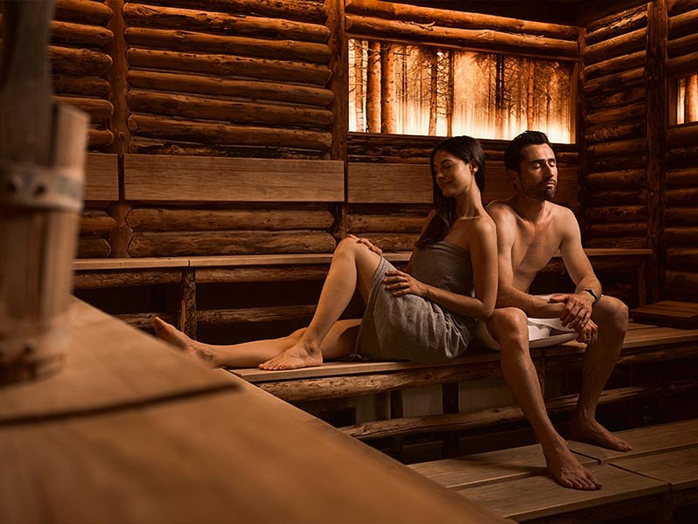 ein Paar in der Sauna
